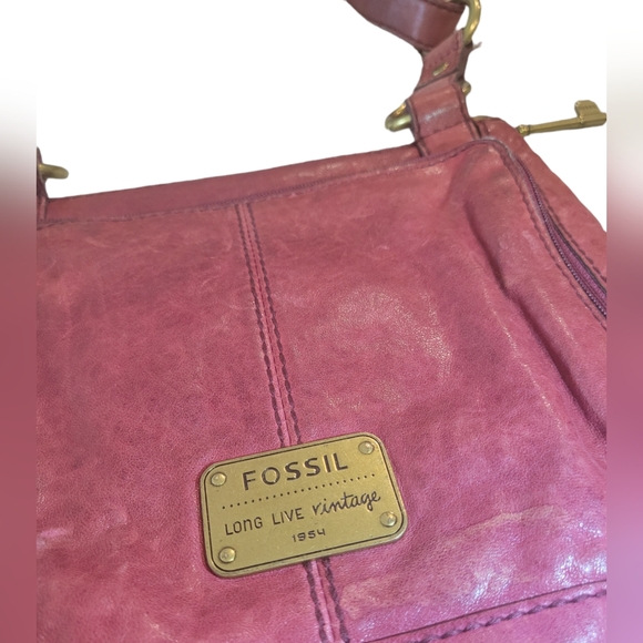Fossil Wine Colored Saddle Bag Crossbody Purse Adjustable Key Charm - Picture 5 of 11